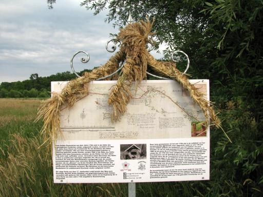 Versierd bord (Foto: Dick Waanders)
