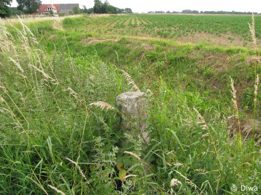 Nieuwe nummerloze steen (Foto: Dick Waanders)