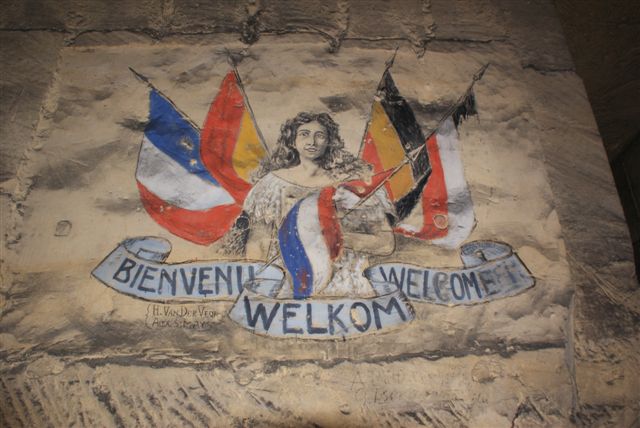 Vlaggenschilderij onder de grens (Foto: Hans Hermans)