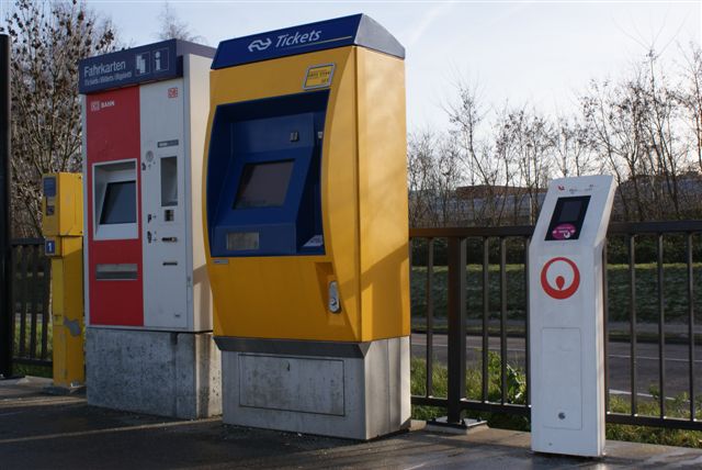Vier verschillende automaten op station (Foto: Hans Hermans)
