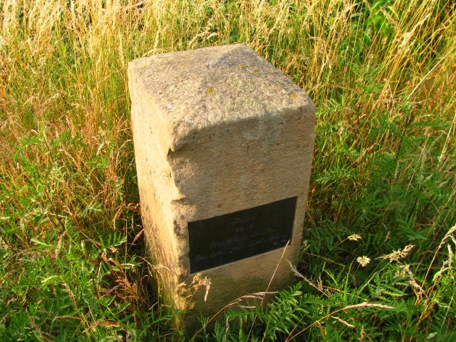 Voorzijde met plaquette (Foto: Dick Waanders)