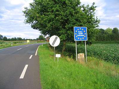 Grensovergang Nw-Schoonebeek (Foto Dick Waanders)