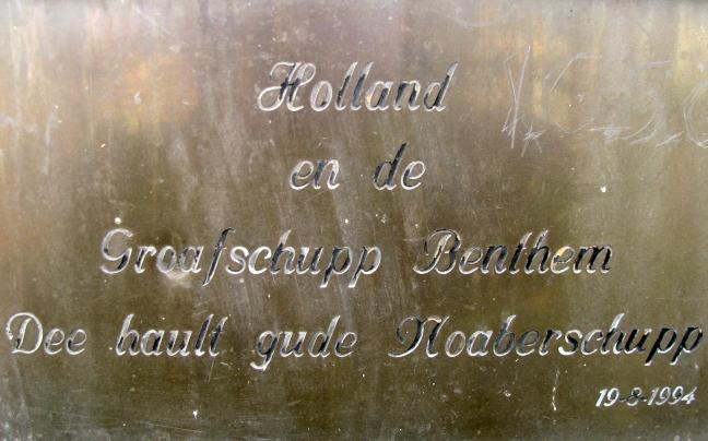 De 'verbroederingsplaquette' (Foto: Dick Waanders)