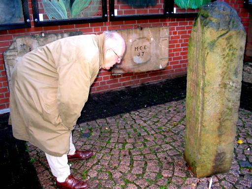 Dick Taat hevig studerend (Foto: Dick Waanders)