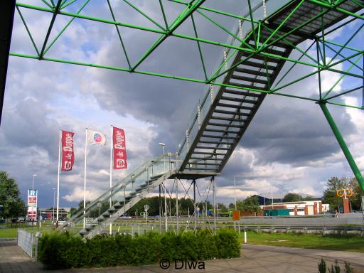 De toegang tot de loopbrug (Foto: Dick Waanders)